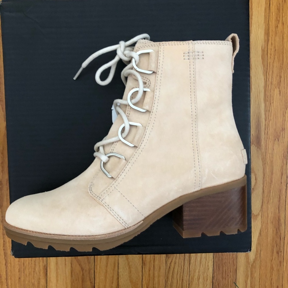 Sorel Cate Lace Boots - cream color - never worn